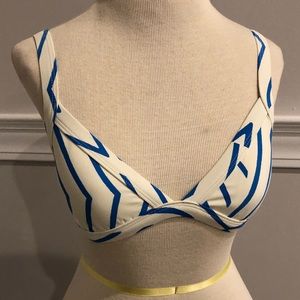 Blue and white triangle top by billabong. Sz.L